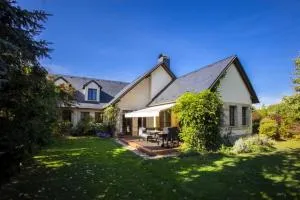 7 Bedroom Secluded Villa close to Prague - 日恰尼
