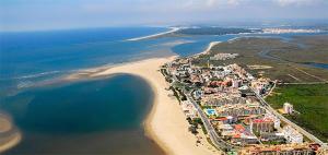 2 Bed Apartment - Pool Terrace Parking