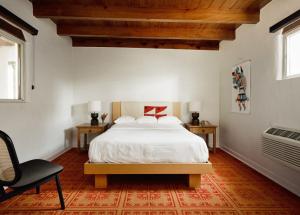 Standard Queen Room room in El Rey Court