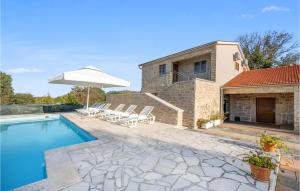 Awesome Home In Unesic With 3 Bedrooms, Wifi And Outdoor Swimming Pool