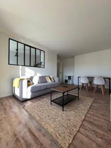Appartements F3 pour 4-6 pers centre-ville Plaisir avec parking : Appartement 2 Chambres