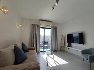 Spinola Bayview Apartment