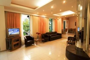 Hotel Adonis