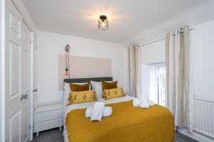 Sleeps 6 - 3 Doubles - 2 Baths - Free Parking