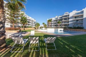 Marina Real II, 2 dormitorios by Bookindenia