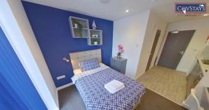 Signature House - Contemporary Studios in Coventry City Centre, free parking, by COVSTAYS