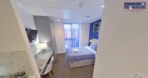 Signature House - Contemporary Studios in Coventry City Centre, free parking, by COVSTAYS