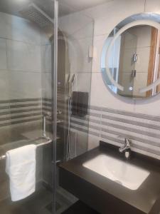 Deluxe Studio Triple room in Bliss 3000 Furnished Studios