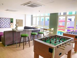 Staycation @ UpperEast w Pool, Gym, Daycare etc.!