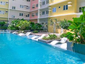 Family-Friendly Condo with Pool, Gym, Daycare!
