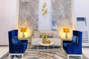 Family-Friendly Condo with Pool, Gym, Daycare!