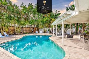 Luxe 7 Bed Oasis in Hollywood