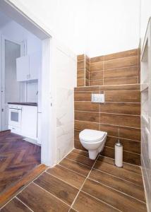 Central Modern Gem for 4 people