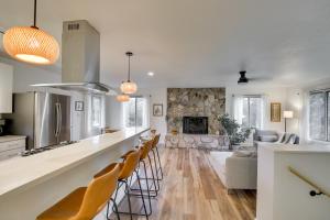 Serene Palmer Home Walk to Downtown and Riverfront!