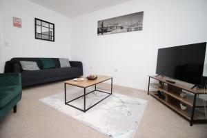 Beautiful modern house with free parking and fast WiFi next to Swansea Stadium and Morfa Park Shopping Centre hosted by Our Home Short Stays