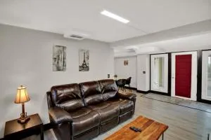 Unique Downtown 2br 2ba close to everything Apt.B - Melrose