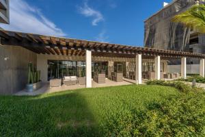 VISTA VELA 3 with 3BR3Bath Condo