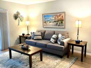 Oasis Away Englewood, Florida! Spacious home w heated pool