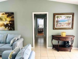 Oasis Away Englewood, Florida! Spacious home w heated pool