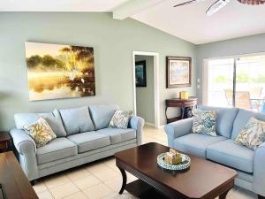Oasis Away Englewood, Florida! Spacious home w heated pool