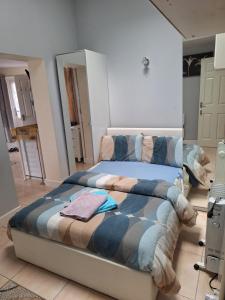 Luxury apartment in Birmingham with free parking.