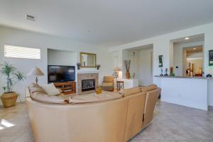 La Quinta Home on Golf Course with Pool and Hot Tub