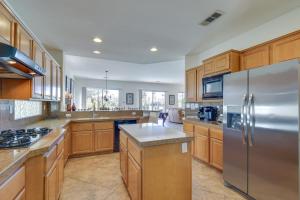 La Quinta Home on Golf Course with Pool and Hot Tub