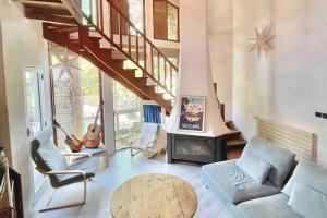 Maison d’archi 80’s avec piscine et toboggan