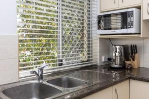 Totally Beachin Two bed, prime holiday location walk to everything!