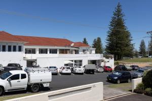 Totally Beachin Two bed, prime holiday location walk to everything!