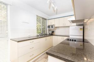 Totally Beachin Two bed, prime holiday location walk to everything!