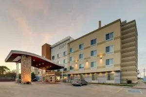 Fairfield Inn and Suites Hutchinson - سالينا