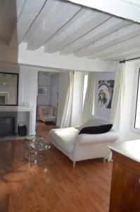 Maisons d'hotes Maison lAmrique welcome you to one of their rooms, Dogs are also welcomed : photos des chambres