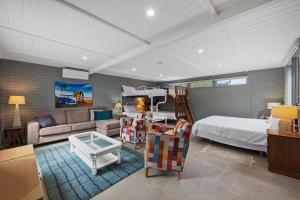 A Sand and Sea Retreat - 150m from Beach, Pet Friendly