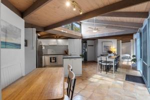 A Sand and Sea Retreat - 150m from Beach, Pet Friendly