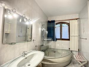 Maison F4 avec terrasse, parking et animaux acceptés - FR-1-451-185