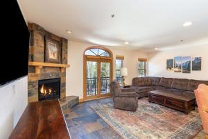 Bear Creek Lodge 208A