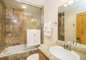 Bear Creek Lodge 208A