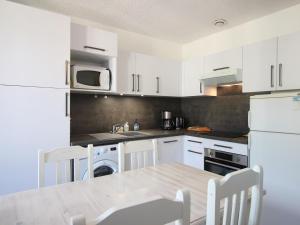 T3 lumineux avec WiFi à 300m des thermes de Mont-Dore, classé 2 étoiles, équipé pour 5 personnes - FR-1-608-255