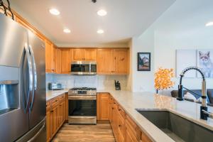 Bear Creek Lodge 309A by Alpine Lodging Telluride