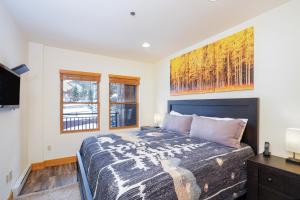 Bear Creek Lodge 309A by Alpine Lodging Telluride