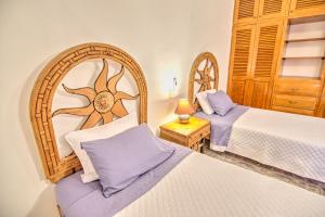 Las Palmas Golden Zone Duplex - Pool & Sunset Rooftop