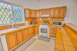 Las Palmas Golden Zone Duplex - Pool & Sunset Rooftop