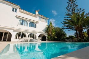 Marbella, Costabella - Beachfront Villa with Heated Pool