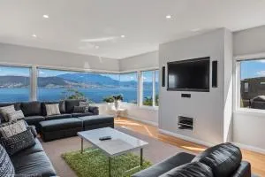 Oceana Escape panoramic views luxury and space - Tranmere