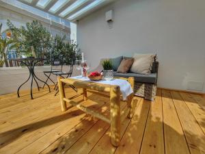 Apartamento con terraza y vistas al mar