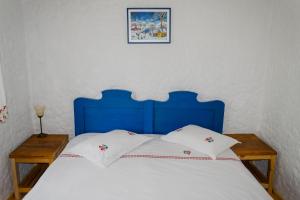 La sat - Blândă Mărie