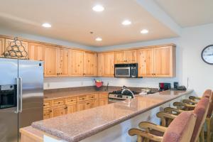 Bear Creek Lodge 109A by Alpine Lodging Telluride