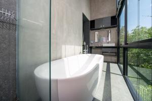 Villa Lami - Luxury 3-Bedroom Modern Villa in Phuket with Private Pool, Gym & Sauna