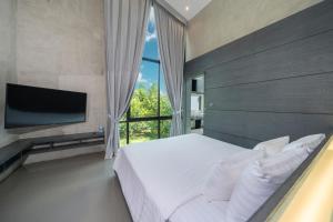 Villa Lami - Luxury 3-Bedroom Modern Villa in Phuket with Private Pool, Gym & Sauna